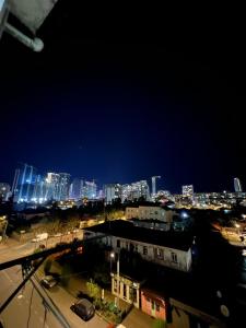 Nespecifikovaný výhled na destinaci Itʼkhvisi nebo výhled na město při pohledu z apartmánu + 2 fotografie