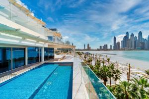 Πισίνα στο ή κοντά στο FIVE Palm Jumeirah Hotel Apartments
