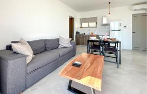 a living room with a couch and a table at Evoikon in Liyiá