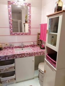 Ένα μπάνιο στο HABITACIONES Casa Paca en Noia