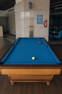 Biliár nebo kulečník v ubytování The Metrostay at New Delhi Railway station