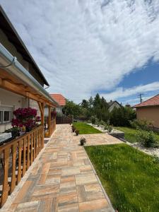 Κήπος έξω από το Kertvárosi Apartman +50 φωτογραφίες