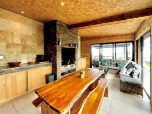 O zonă de relaxare la La Vie la Bien-Être, villa 12 pers, piscine & vue