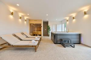 Posedenie v ubytovaní Villa Rozana - Beachfront Wellness Retreat