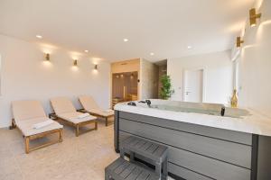 Fotografia z galérie ubytovania Villa Rozana - Beachfront Wellness Retreat v Seget Vranjici