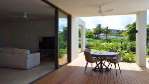 Afbeelding uit fotogalerij van Villa Azuri - Vue sur mer in Roches Noires +27 foto's