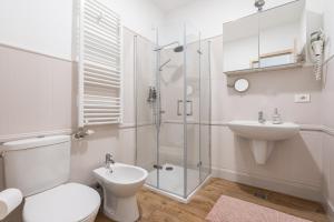 Kúpeľňa v ubytovaní Amora Homes Basilica Monnalisa luxury 3 bedrooms apartment with amazing view NEED RESERVATION X FREE PARKING