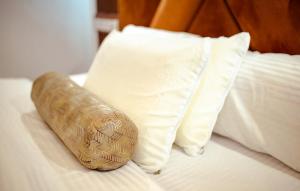 Giường trong phòng chung tại Hilton Euphoria Hotel