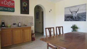 Příslušenství pro přípravu čaje a kávy v ubytování Casa Roberta a Lucca + 9 fotografií