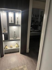 Kuchyň nebo kuchyňský kout v ubytování Downtown House Suites