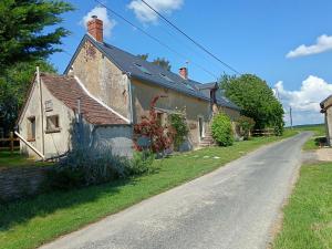 an old house on the side of a road at Gîte de l'oeillet in Lhomme