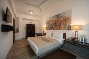 TV a/nebo společenská místnost v ubytování Nyne Hotels Lake Lodge, Colombo