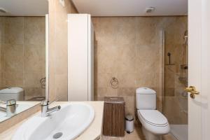 A bathroom at marina real 221