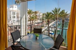 A balcony or terrace at marina real 221