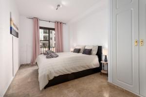 A bed or beds in a room at marina real 221
