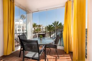 A balcony or terrace at marina real 221