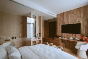 Un televizor și/sau centru de divertisment la LAF boutique resort