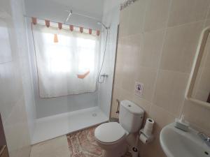 Łazienka w obiekcie Apartamentos Orzola
