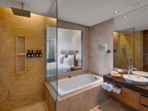 Koupelna v ubytování Pullman Bali Legian Beach