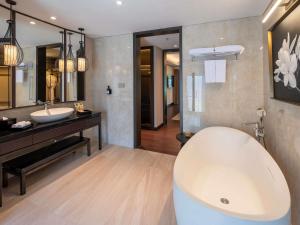 Koupelna v ubytování Pullman Bali Legian Beach