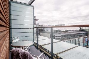 a balcony with a table and chairs on a building at Scandic Simonkenttä in Helsinki