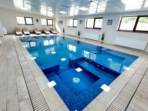 Bazén v ubytování Hotel Class nebo v jeho okolí