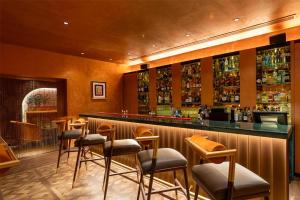 Лаундж или бар в Radisson Blu Hotel, Doha