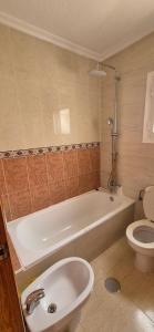 Vannituba majutusasutuses Villa with private pool