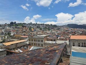Vista generica su Quito o vista sulla città dall'interno dell'ostello