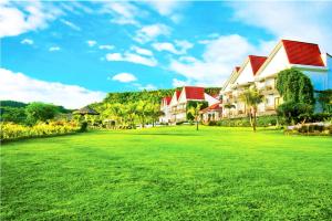 Aed väljaspool majutusasutust Thunderbird Resorts - Rizal