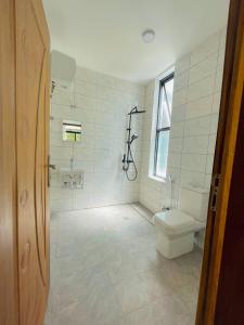 Koupelna v ubytování Iwabo Apartments Kigali Airport Kanombe