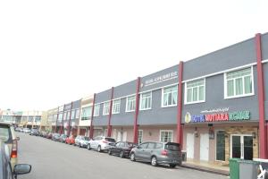 a row of cars parked in front of a building at Hotel Mutiara KGMMB in Melaka