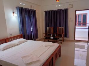 CHAEL Airport Residency,Nedumbassery Cochin客房内的一张或多张床位
