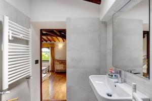 Koupelna v ubytování Podere Beccalorzo con piscina + 27 fotografií
