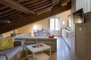 Μια τηλεόραση ή/και κέντρο ψυχαγωγίας στο The Artist's Loft