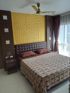 a bedroom with a large bed and a yellow wall at The Gallery Condominium B in Jomtien Beach +20 photos