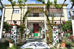 Το κτήριο όπου στεγάζεται  το hostel