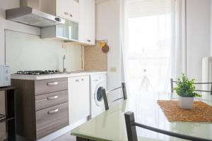 Kuchyňa alebo kuchynka v ubytovaní Residence Rimini Mare