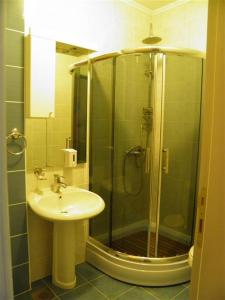 Koupelna v ubytování B&B Zmajevo Gnezdo 021 + 37 fotografií