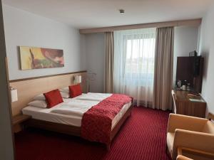 Postel nebo postele na pokoji v ubytování Hotel Famulus