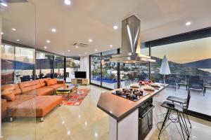 Χώρος καθιστικού στο Ultra Lux Villa