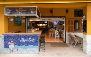 TV a/nebo společenská místnost v ubytování Hostal Doris - Adults Only