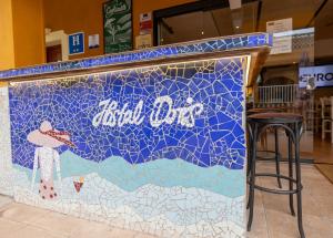 Certifikát, ocenenie alebo iný dokument vystavený v ubytovaní Hostal Doris - Adults Only
