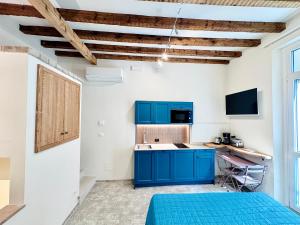 a kitchen with blue cabinets and a blue island at Casa La Margherita in Desenzano del Garda