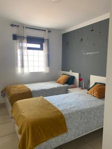 a bedroom with two beds and a window at ApKanariooo in Frontera