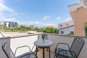 a patio with a table and chairs on a balcony at Apartment Vegas in Novalja
