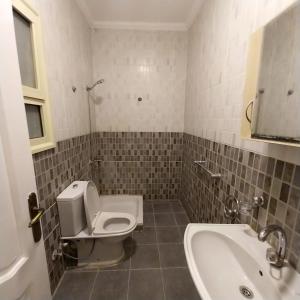 Ένα μπάνιο στο Chalet for rent near the sea Services and tourist walkway
