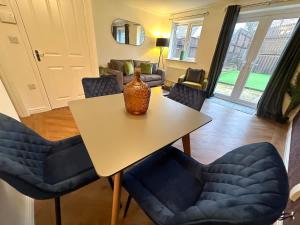 Posezení v ubytování Wharf House by Blue Skies Stays + 12 fotografií