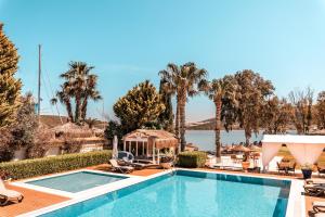 Bazén v ubytování Antmare Hotel nebo v jeho okolí