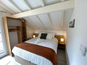 a bedroom with a large bed in a room at Chalet Vertpheny Spa & Terrasse à 500m du Lac de Gérardmer in Gérardmer